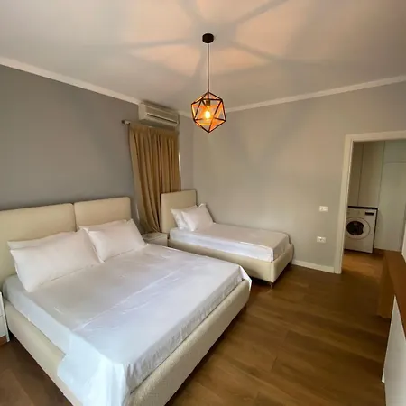 Lana River Modern شقة